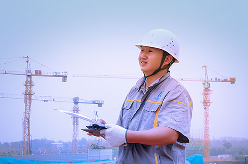 机械治理员在一线