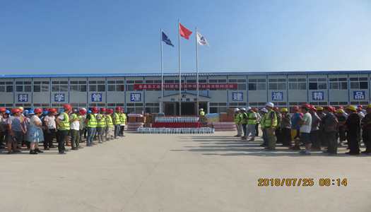 息县县辅导、总工会主席迎着炎暑 送清冷慰问息县高中项目一线工人