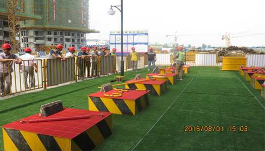 锦艺集团工程治理中心携带兄弟企业 到我公司承建的锦艺四时城香榭苑项目观摩